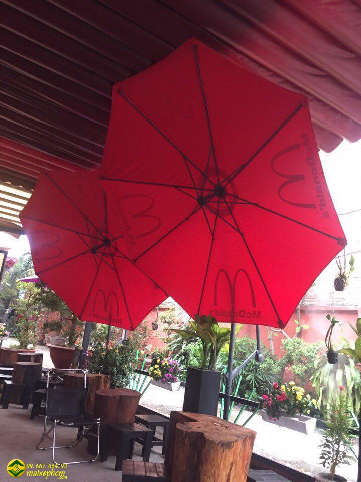 Dù lệch tâm tròn quán cafe 01
