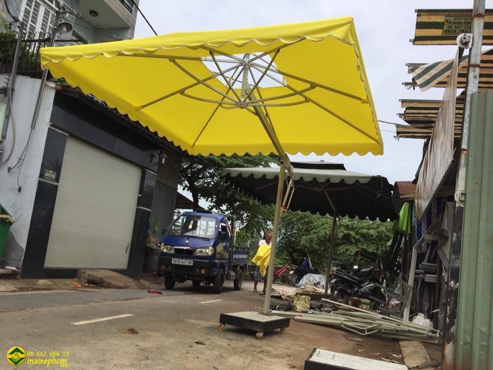 Dù che nắng lệch tâm vàng