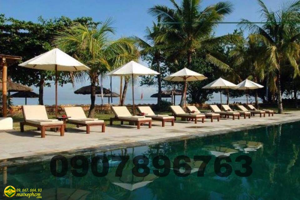 Dù che nắng hồ bơi tại resort