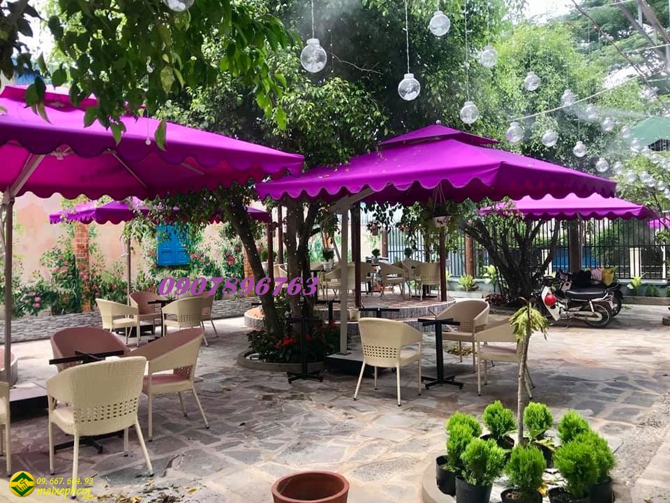 Dù vuông lệch tâm quán cafe
