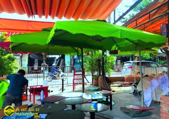 Dù che nắng lệch tâm quán nhậu
